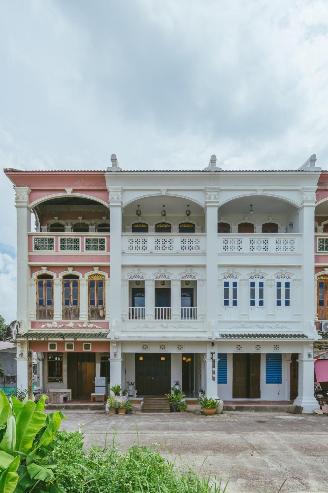 Botan Boutique Hotel Patong Bagian luar foto