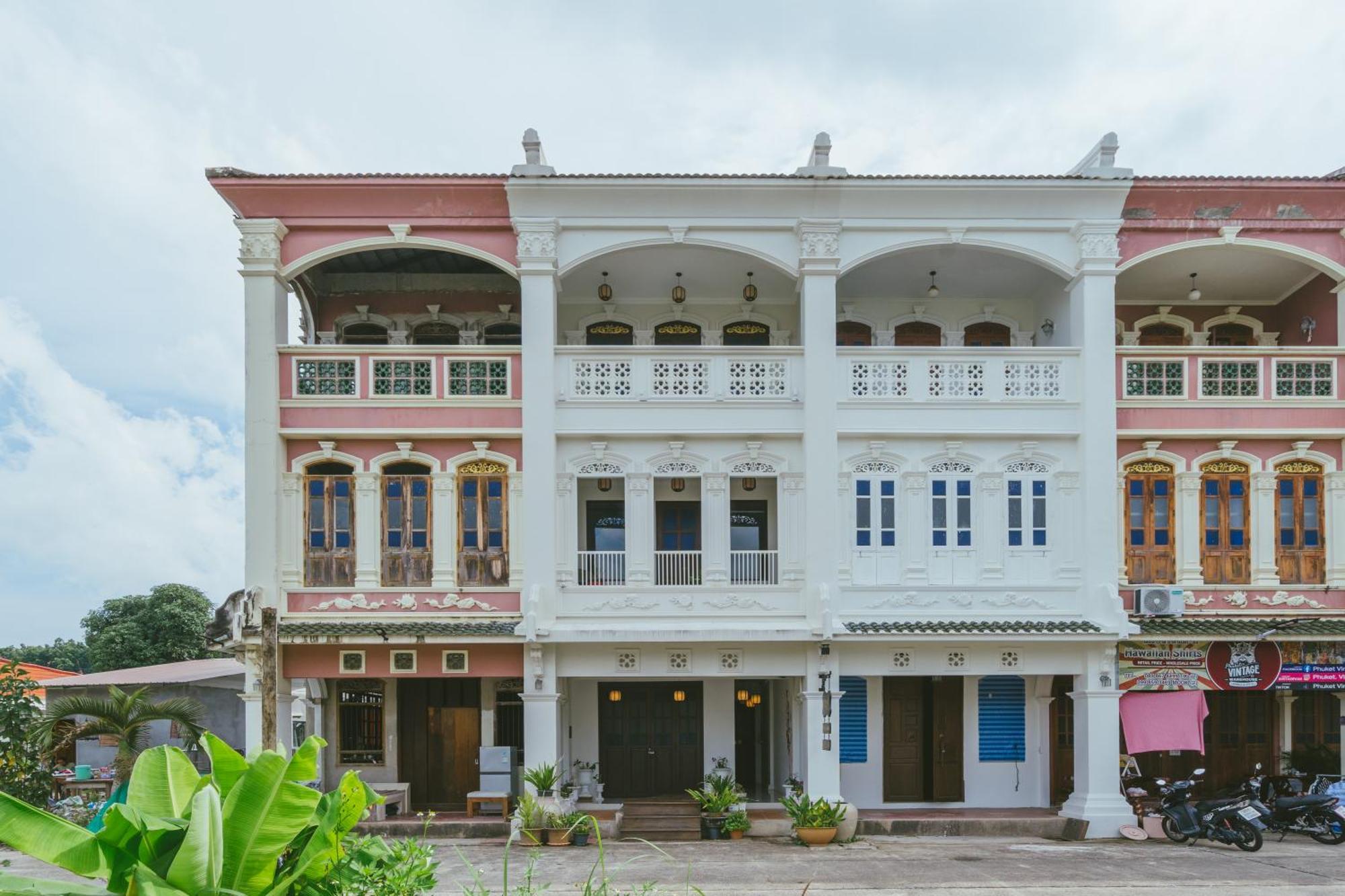 Botan Boutique Hotel Patong Bagian luar foto